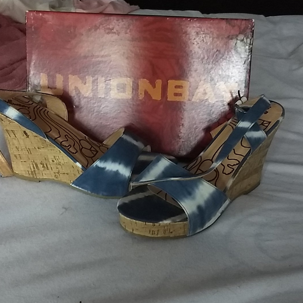 Wedge sandals